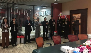 快訊：感激信任，新疆機場領(lǐng)導(dǎo)帶隊考察黑油股份